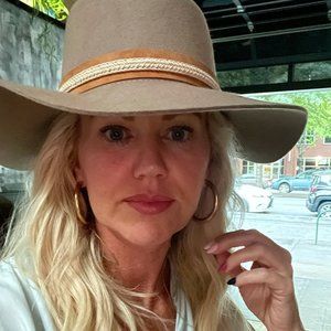 Meet your Posher, Wendy
